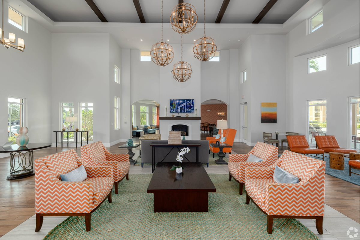 Colonial Commons Apartments